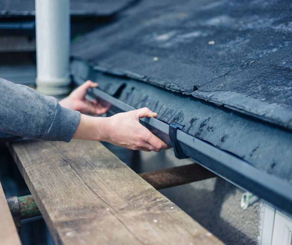 What factors contribute to a deck’s discolouration?